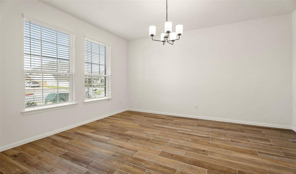 Elegant dining room  (*Photo not of actual home and used for illustration purposes only.)