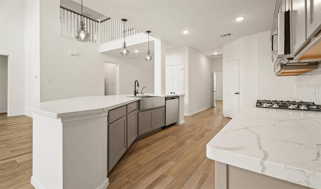 Stylish kitchen (*Photo not of actual home and used for illustration purposes only.)