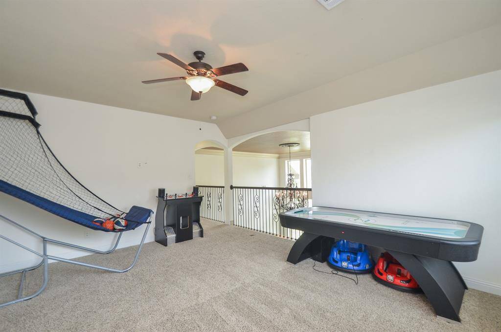 Here we are on the 2nd carpeted 'game room' floor, full of entertaining gear!