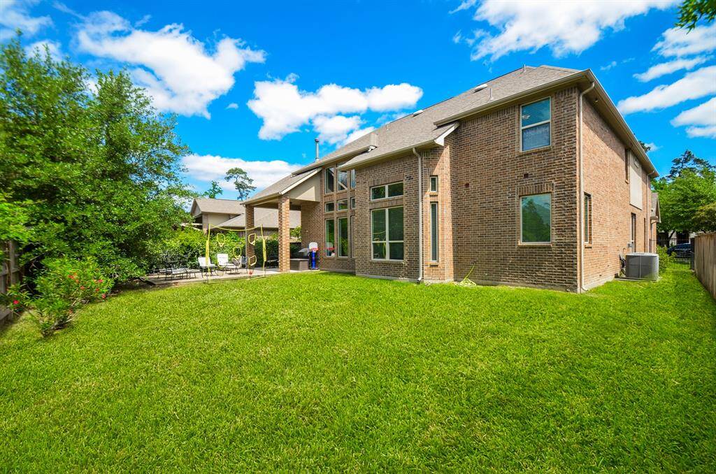 Imagine this gorgeous outdoor setting, filled with family and friends, celebrating your spring housewarming bash!