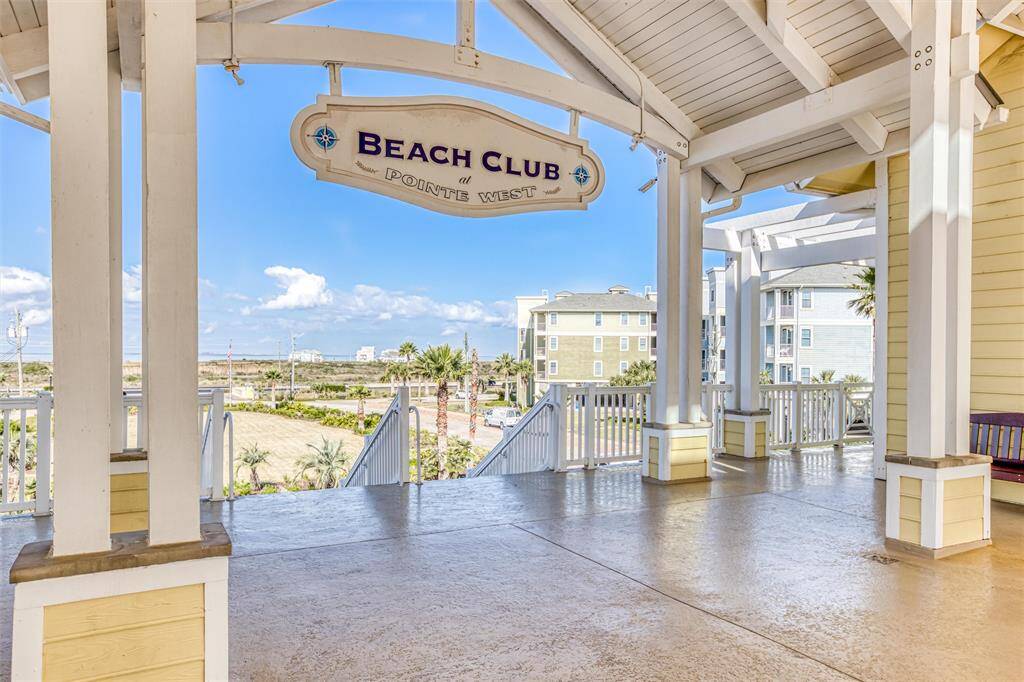 Pointe West’s signature BeachClub entrance invites you toexperience resort-styleamenities, with palm-lined pathsand ocean breezes setting thescene.