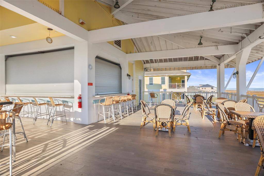 Dine al fresco at the shadedoutdoor restaurant, completewith comfortable seating andscenic views for a true coastalexperience.