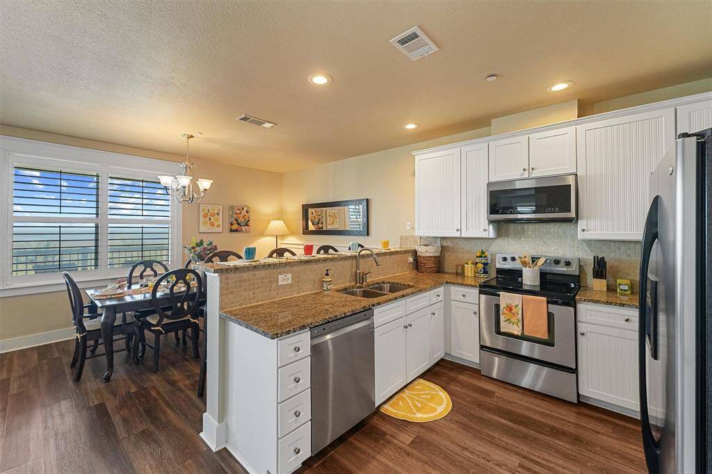 Enjoy easy flow between the kitchen and dining area, with a raised breakfast bar perfect for morning coffee or extra guest seating.