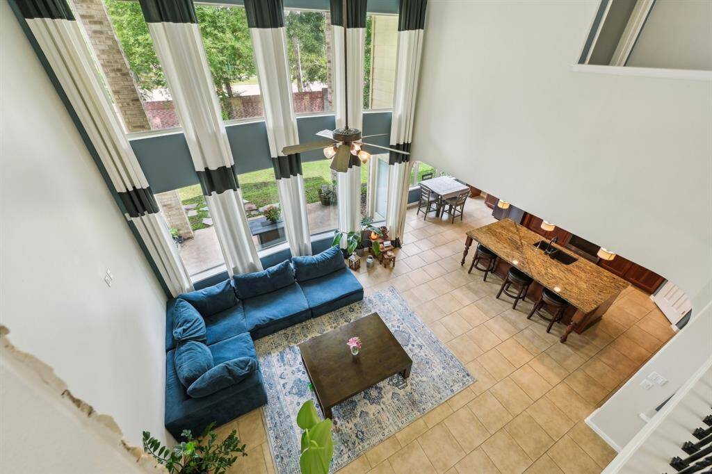 Gorgeous soaring windows!