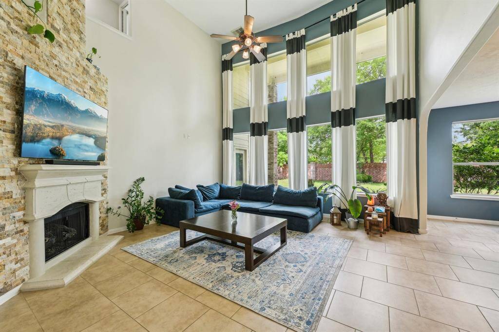 Tons of nature light in these floor to ceiling windows!