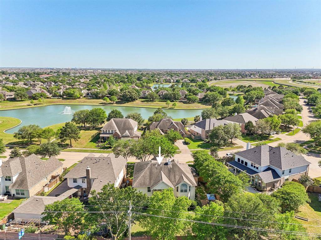 Steps away from the lake and walking distance to all top rated schools!