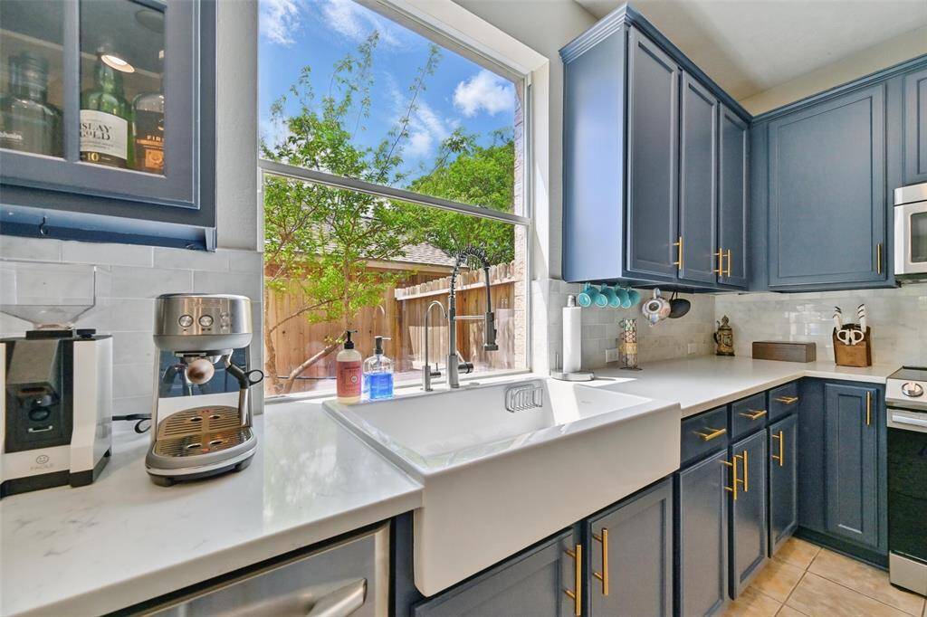 A farmhouse sink paired with a ceramic tile backsplash creates a timeless and elegant design.