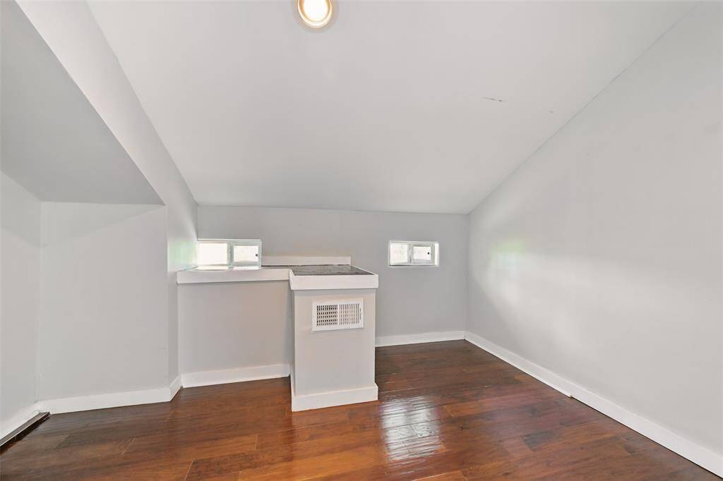 Second primary closet or flex room.