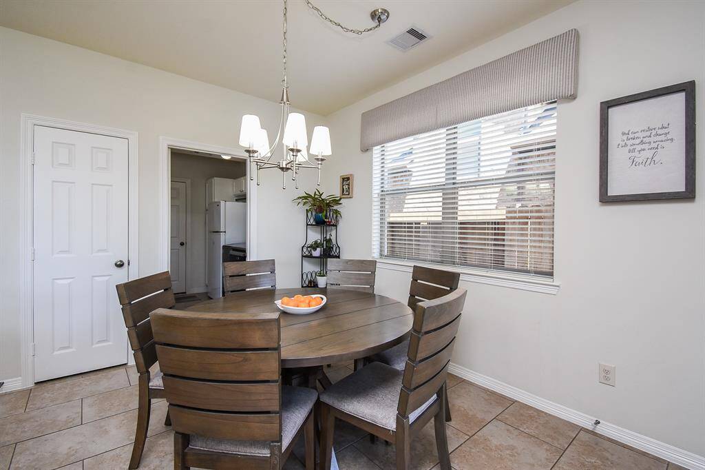 This area is sure to become 'family central' for weeknight meals and catching up!