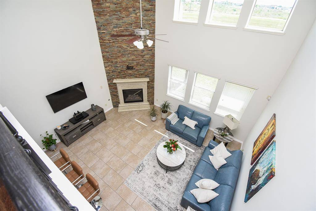 Wow! Not every home can boast this kind of Hollywood shot, from above!