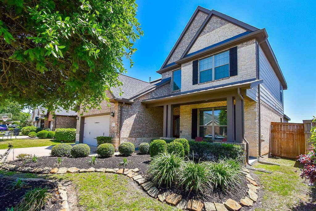 Impeccably maintained, inside and out , this gorgeous residence offers 4 bedrooms, 3-1/2 baths, all gracing a generous 6,500 square-foot lot with 2,545 square-feet of contemporary/modern interior living space.