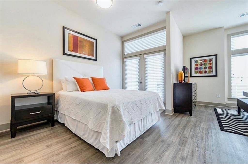 10 foot ceilings and all these windows visually expand the space!