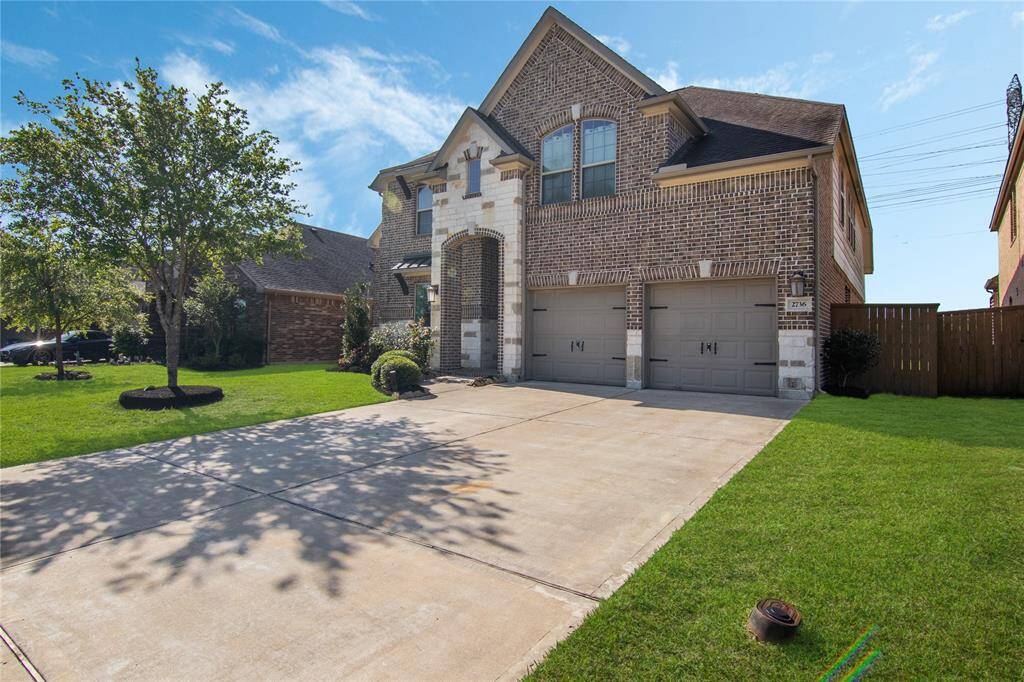 Nice double wide long driveway.