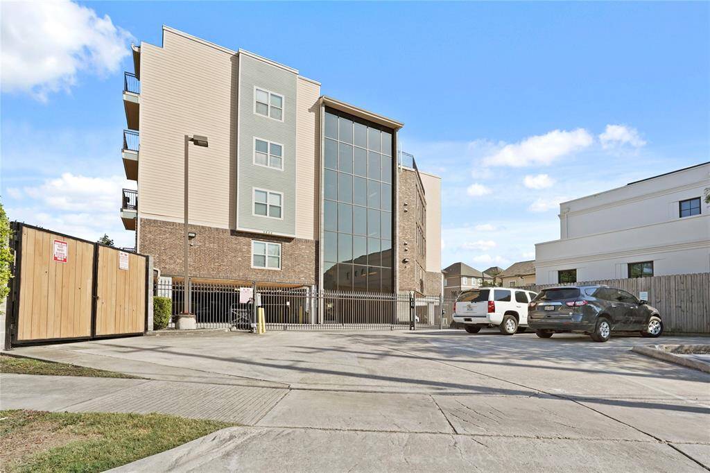 Morrison Midrise is a 4-story building with a secure gated entrance and covered ground floor parking.  The surrounding neighborhood showcases a blend of the Heights newest and most charming homes.