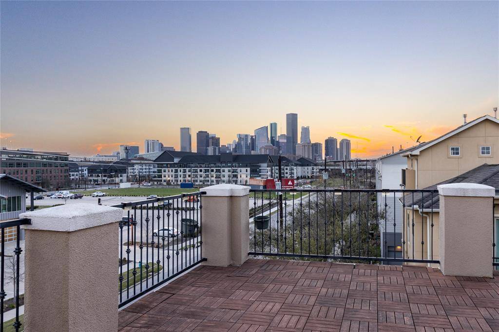 unbeatable downtown skyline views from the rooftop deck
