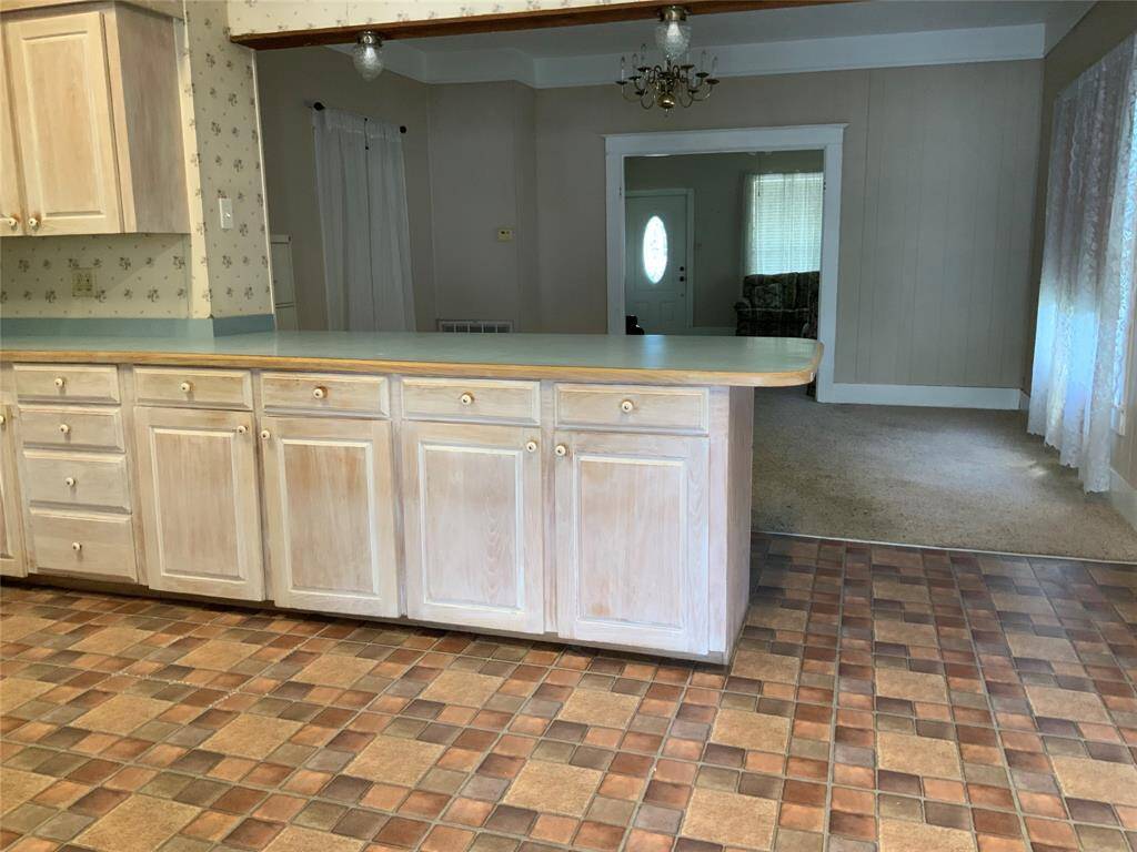 Lots of cabinets