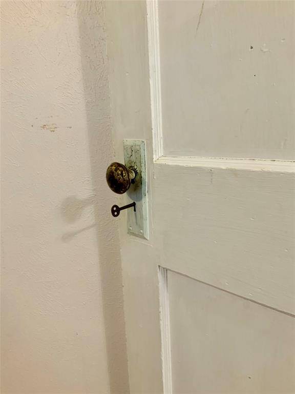 Original door handles - nice!