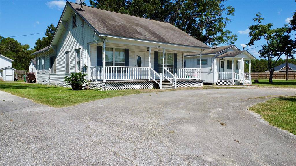 Lots of room for your vehicles and family coming to visit