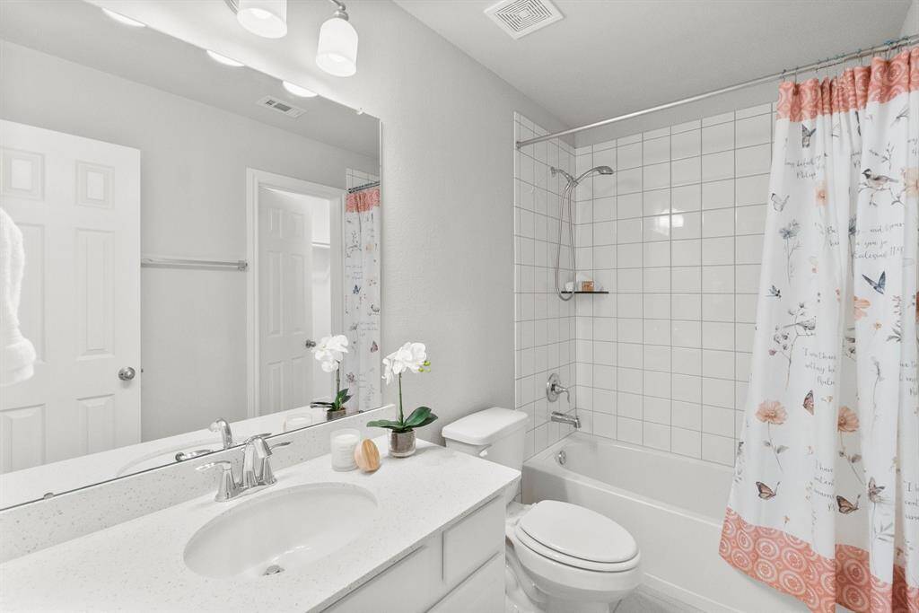 En suite bath features a shower and tub combination