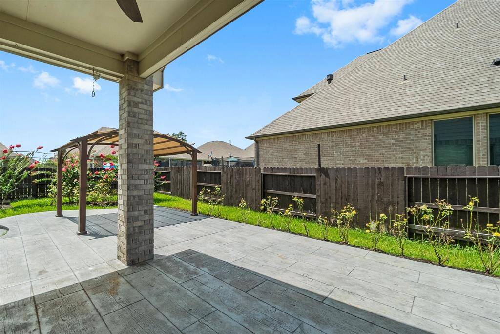 Extended patio off of the breakfast room