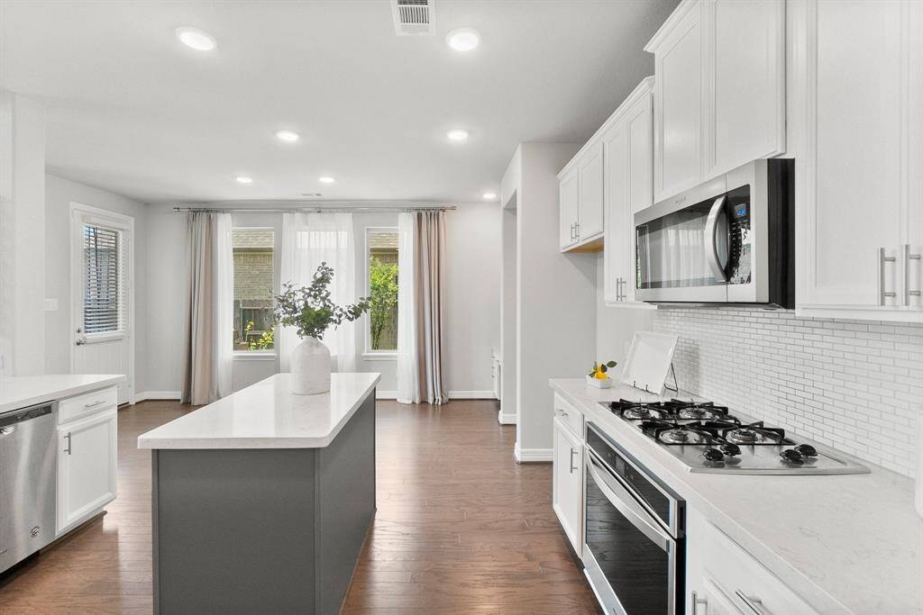 Stainless appliances and a gas cooktop