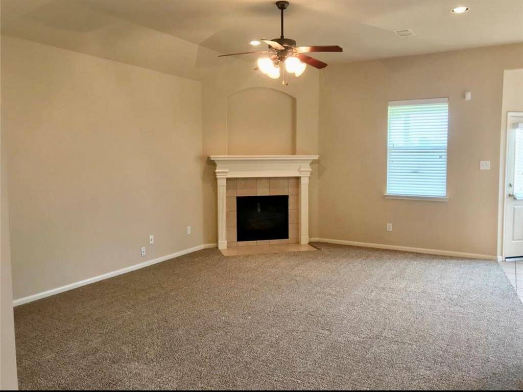 Family room w/ fireplace