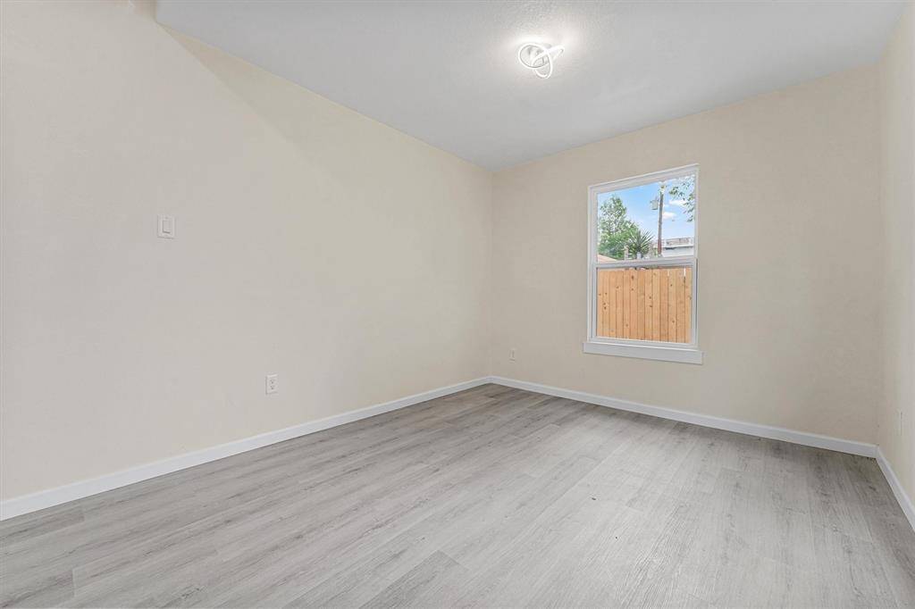 Empty view of the breakfast nook right off the kitchen