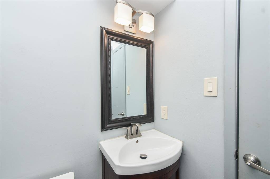The downstairs guest bath.