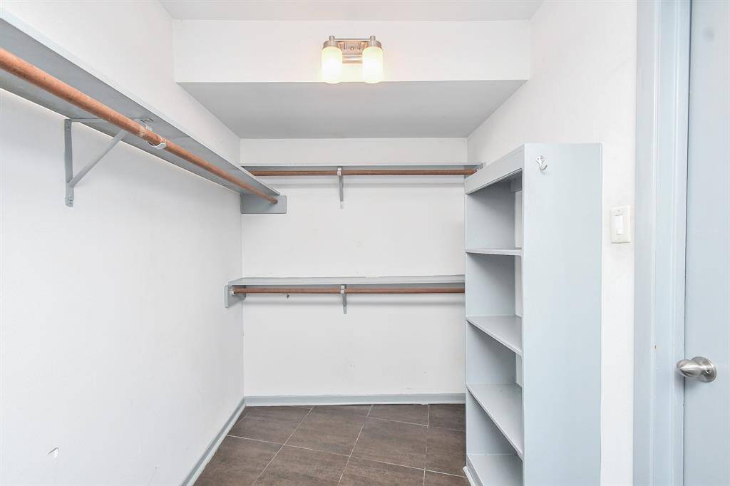 Wow! What a great closet!