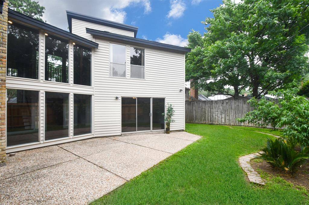 This is a great home for outdoor entertainment!