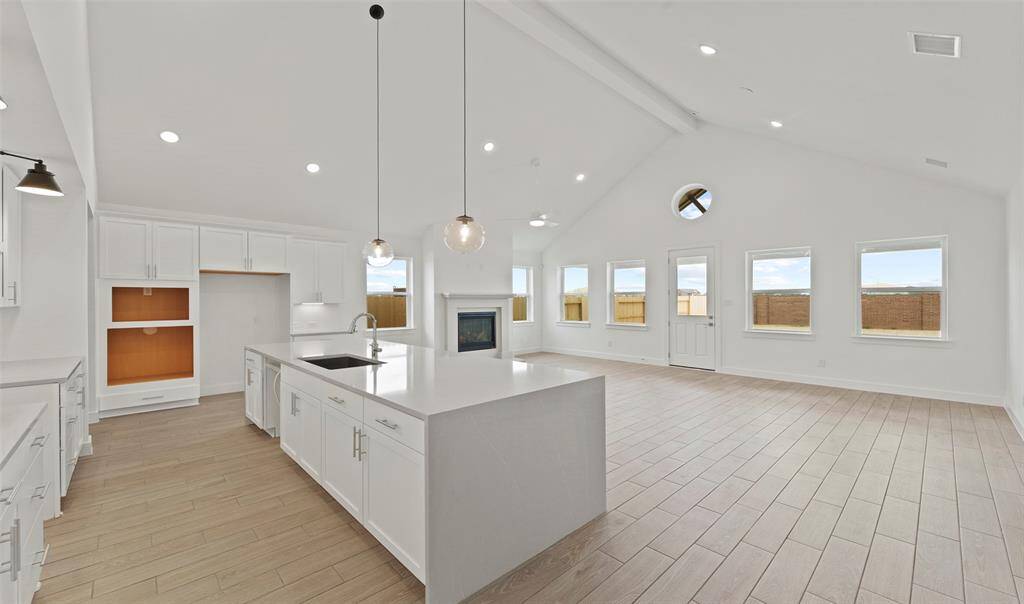 Stylish island kitchen (*Photo not of actual home and used for illustration purposes only.)