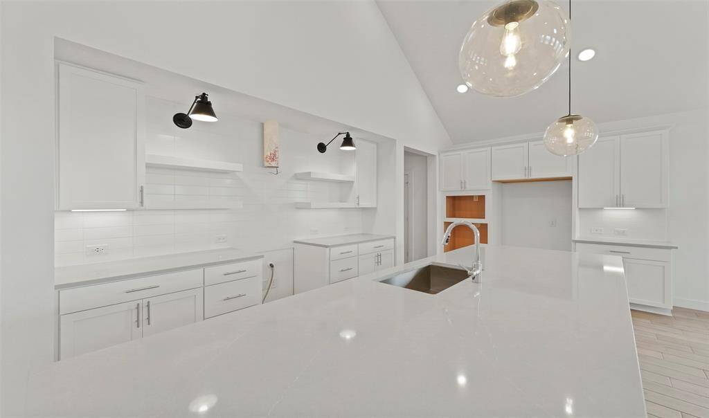 Stunning white cabinets and quartz countertops (*Photo not of actual home and used for illustration purposes only.)