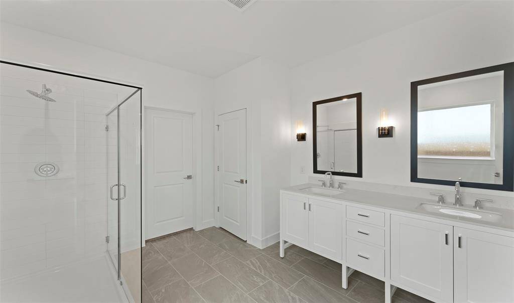 Relaxing primary bath (*Photo not of actual home and used for illustration purposes only.)