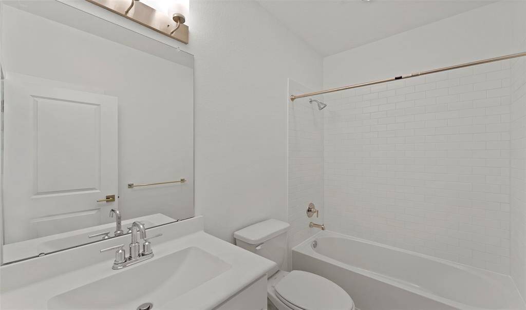 Hall bath (*Photo not of actual home and used for illustration purposes only.)