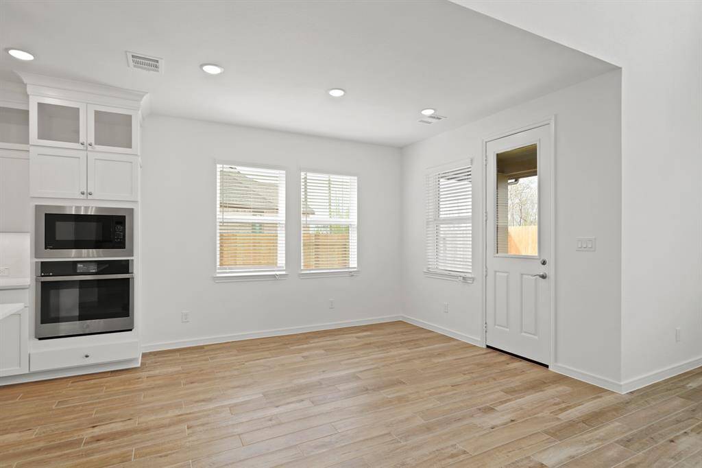 Spacious primary suite (*Photo not of actual home and used for illustration purposes only.)