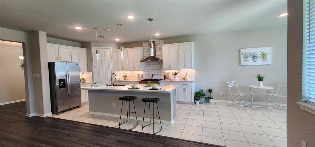 Plenty of Room for Everyday Dining or Entertaining!