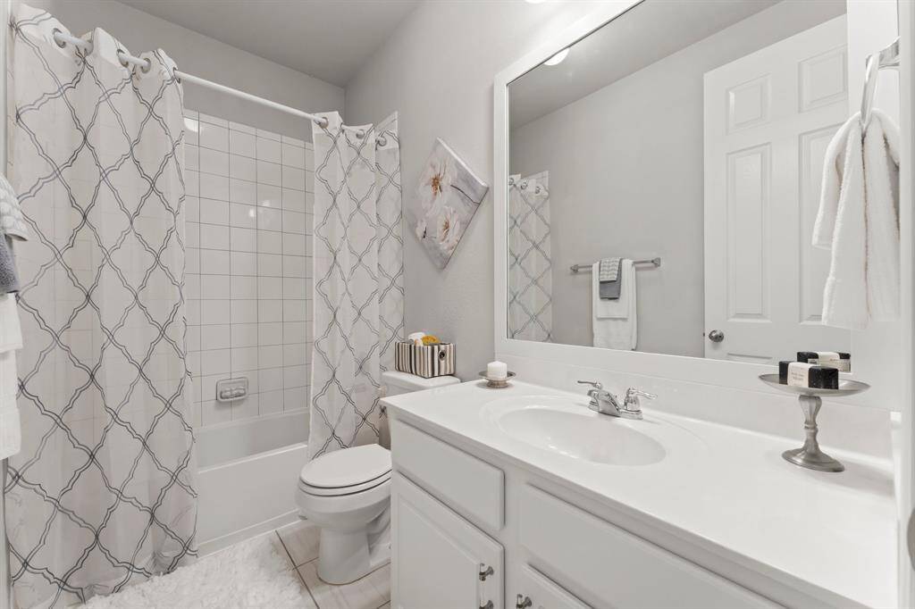 Bath #2 Between the Two Front Bedrooms
