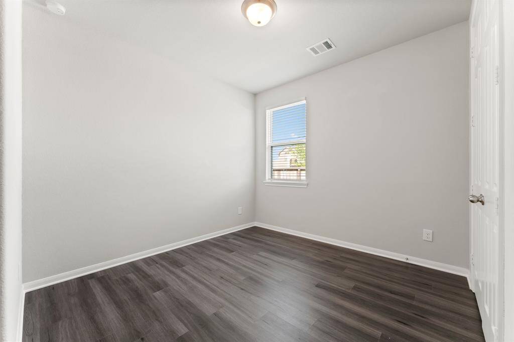 Middle Bedroom, Bedroom, New LVP Flooring, Walk In Closet