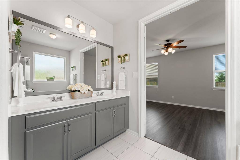 Primary Bath w/Dual Sinks, Neutral Colors , Dual Doors to Primary Bedroom