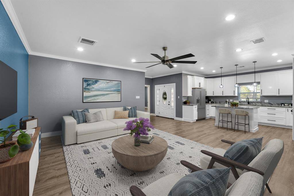 Welcome to 321 Briarwood! *virtually staged*