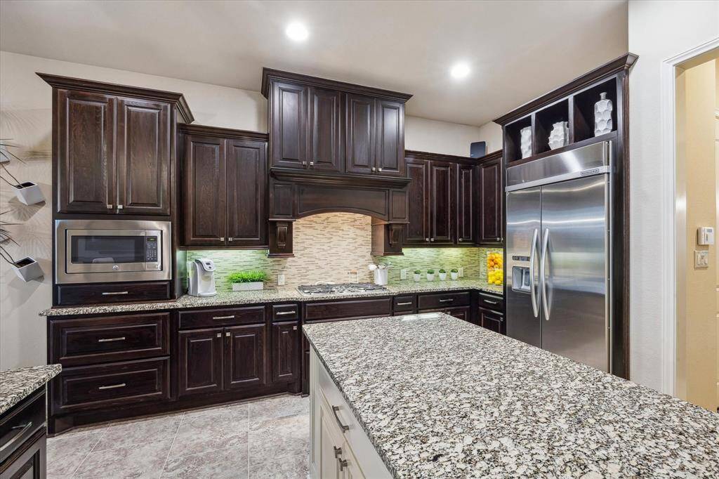 Built in microwave and dark cabinetry to go with granite coutertops