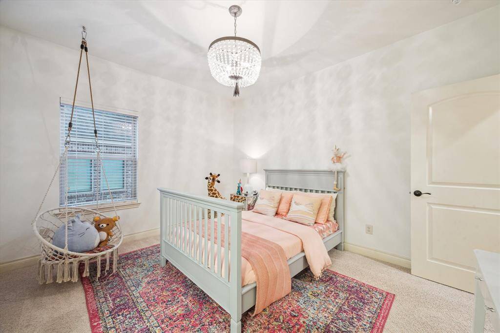Additional bedroom, upatairs.
