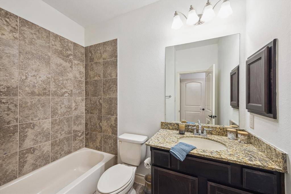 Upstairs bathroom, shower/tub combo