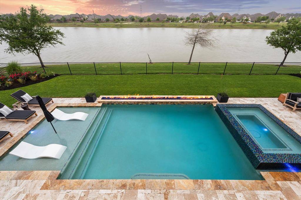 You can relax in the large sized pool during the hot summers