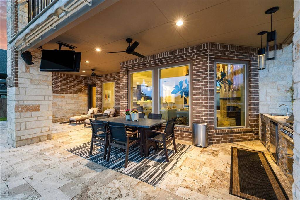 Perfect place to set up a quiet evening outside for dinner.