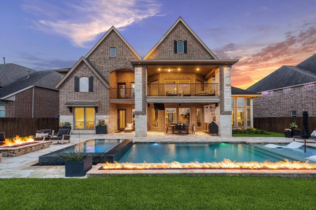 Goregous build with the perfect amount of light and charm.