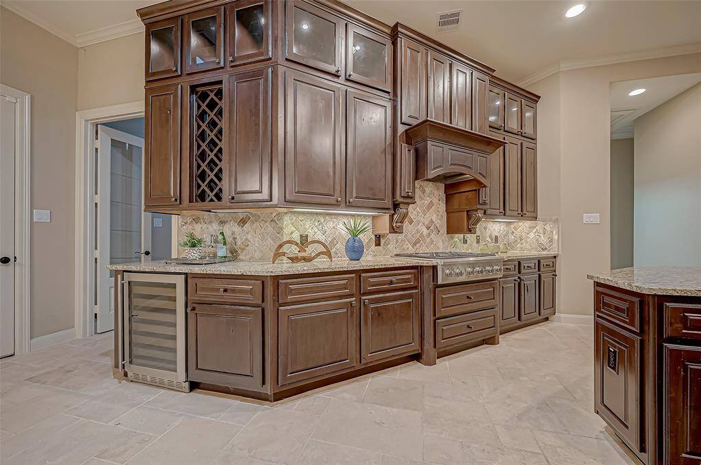 With great features like a wine fridge and built-in wine rack, plus abundant cabinet and counter space, this kitchen is truly an entertainer’s delight!