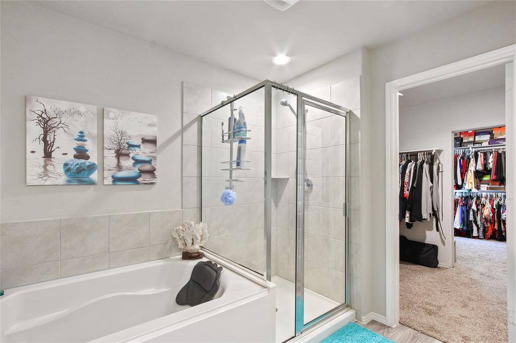 Bath 1 | Walk-in Shower & Garden tub