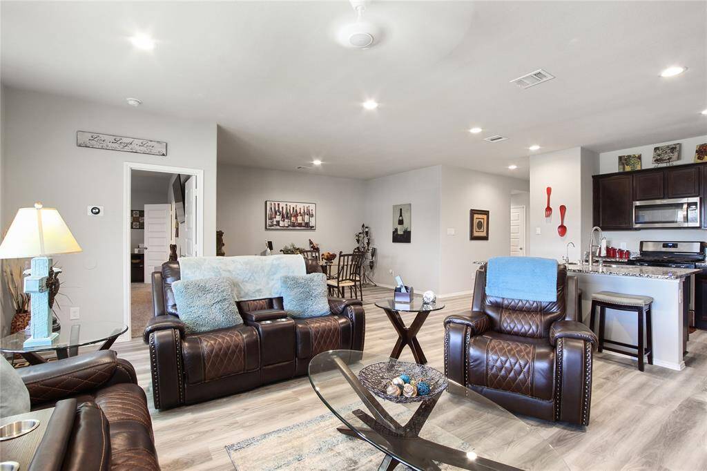 Family Room w/Brand New Flooring