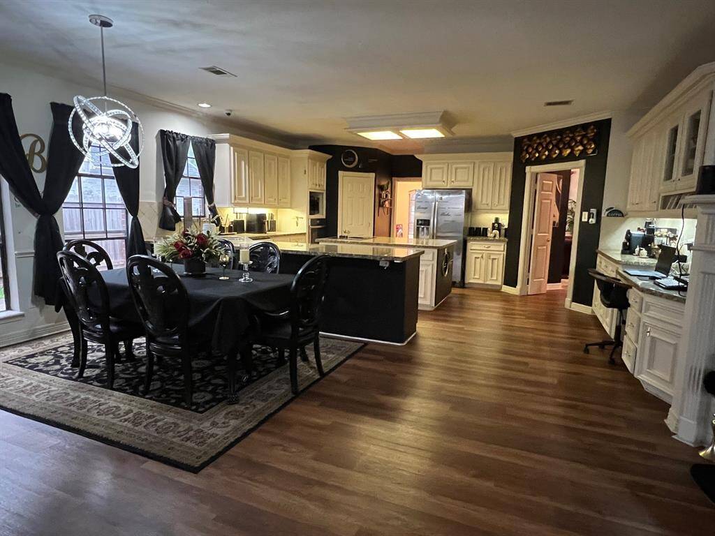 Dining room to Kitchen